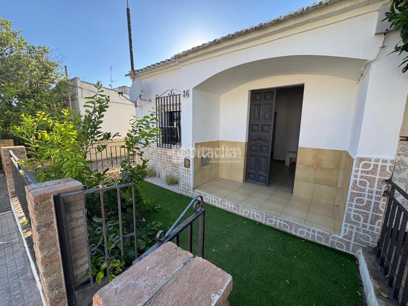 Foto 6bb50dad-e046-454e-a200-94f2dac8ab79. Casa aparellada a Écija