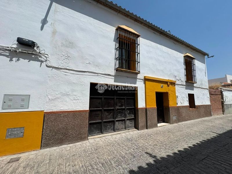 Foto 0aca345c-16c5-4fda-88e0-6b7a55e18576. Casa aparellada a Écija
