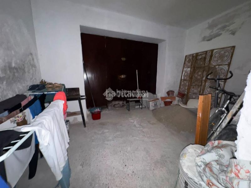 Foto 4289ca18-2144-4b75-a3ef-adf85fe47438. Casa aparellada a Écija