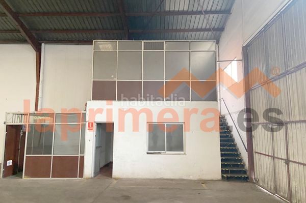 Foto b0a670b6-19f1-4d2b-bfb3-71cd6bc77e21. Affitto capannone industriale in Massanassa