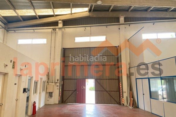 Foto 0fcbb9da-2f78-4569-b536-dd23e70ba580. Lloguer nau industrial a Alaquàs