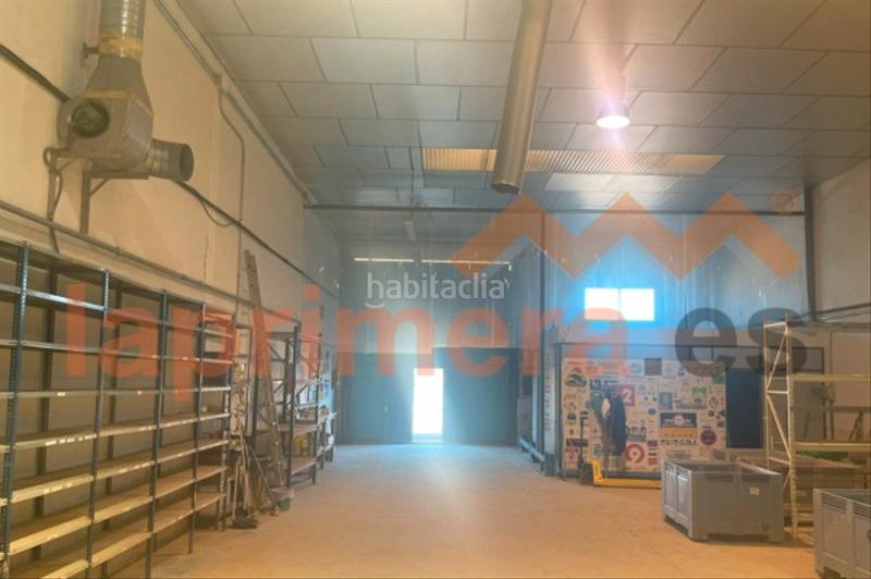 Foto c22485f3-1a66-4f30-8838-a76d7e7cd440. Bâtiment à usage industriel dans Beniparrell