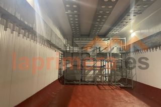 Capannone industriale in Aldaia. Nave con camaras frigorificas en venta