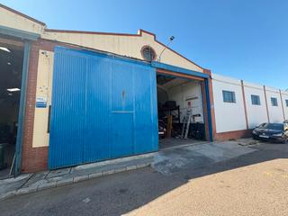 Rent Industrial building in Avenida del ferrocarril 1. 1378- se alquila nave en el mirador..!!!