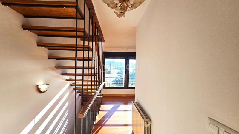 Foto 19b2dbaf-c5cf-48bb-ae03-f059c14f8116. Casa adossada amb calefacció aparcament a Cudón Miengo