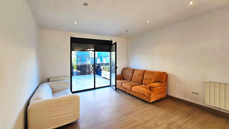 Foto 1e0f2469-f939-46fc-9d69-64f223e1c80a. Casa adossada amb calefacció aparcament a Cudón Miengo