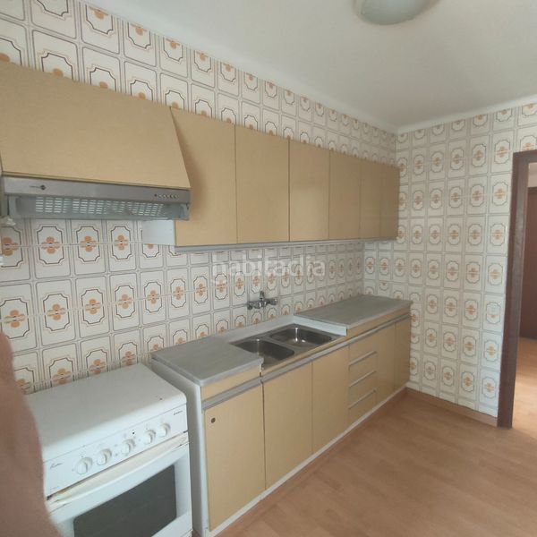 Foto 6f8ba3dc-8810-49a8-86c7-fb21bc4ab702. Àtic amb xemeneia aparcament a l´Estartit poble Estartit