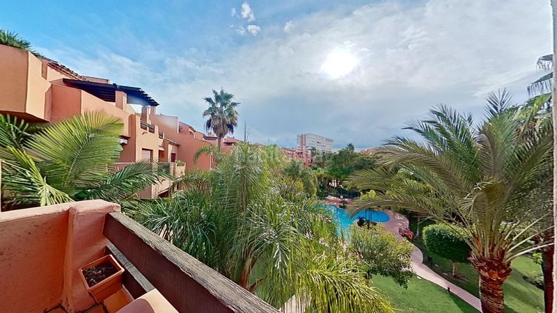 Foto cd8f9568-6c3e-4cc9-bc21-bc2534c75dbb. Àtic amb calefacció aparcament piscina a Las Chapas - Alicate Playa Marbella