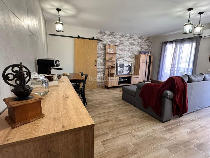 Foto cd891673-f0c0-4f04-9bf9-df61b6a65190. Piso  en venta bailenmiraflores en Carranque - Haza Cuevas Málaga