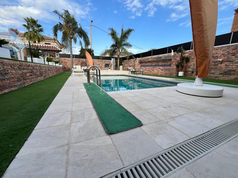 Foto d716f080-3a20-49b5-876f-b47cf4b8c68b. House with heating pool in El Pinar- Palacio de Congresos Torremolinos