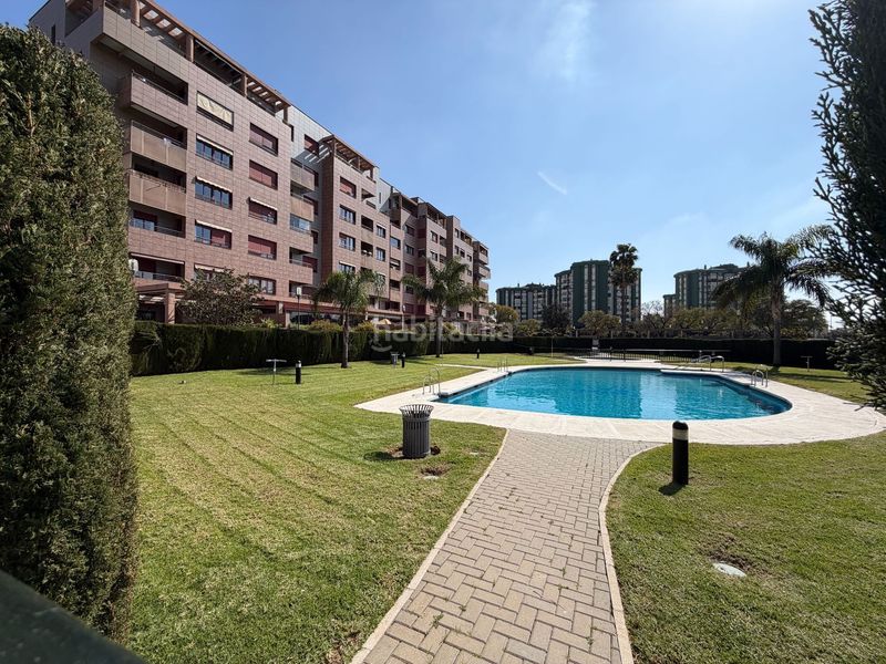 Foto a9a6258d-87a3-4ab7-8d7d-4d29c65270cc. Pis amb calefacció piscina a El Consul - Ciudad Universitaria - El Romeral Málaga