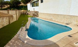 Casa a schiera  Filipinas. En venta chalet adosado, la cala del moral, málaga.