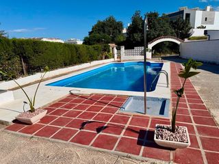 Casa  Tulipanes. En venta chalet independiente en torreblanca del sol, fuengirola