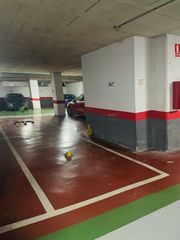Aparcament cotxe a navarro ledesma