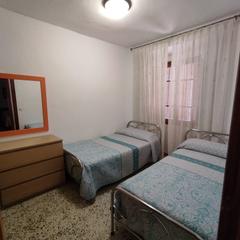 Casa adossada a Cuevas Bajas. Oportunidad
