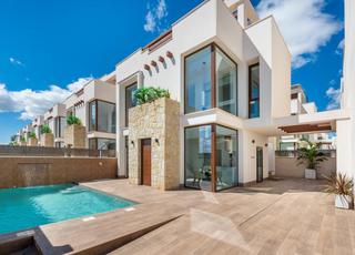 Chalet à Benijófar. Villa de ensueño de 4 dormitorios y piscina privada  zona ciudad
