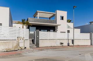 Xalet a Yerri. Villa de 3 dormitorios y 2 baños zona hacienda de san juan, lorc
