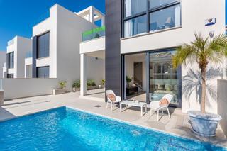 Chalet à Zeniamar - Horizonte - La Campana. Villa de 3 dormitorios y 3 baños con piscina privada  zona punta