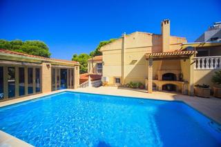 Xalet en Centro - Muelle Pesquero. Precioso chalet independiente en gran parcela con piscina privad