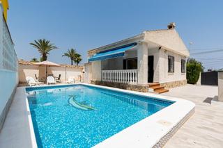 Xalet en Los Balcones-Los Altos. Fantstico chalet con piscina privada y licencia turstica  zona
