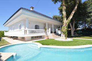 Xalet en Zona Carrefour - Urbanizaciones. Villa de 4 dormitorios con piscina privada  zona paraje natural,