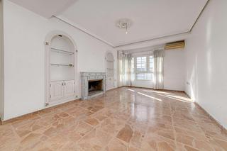 Appartement in Puerto Deportivo. Apartamento de 5 dormitorios a 200 metros del mar  zona torrevie