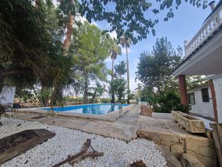 Chalet à Orihuela Ciudad. Fantástica casa de campo de 5 dormitorios con piscina privada  z