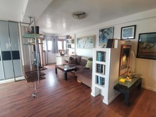 Apartamento en La Veleta. Amplio apartamento con piscina comunitaria y a menos de 150 metr
