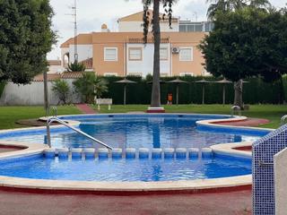 Semi detached house in Zona Carrefour - Urbanizaciones. Adosado con solarium y piscina comunitaria en la torretasiesta,