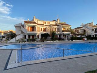 Apartament a Torre de la Horadada. Bungalow a 200 metros del mar con piscina comunitaria y licencia