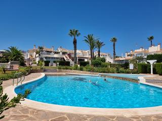 Rez-de-chaussée à Los Balcones-Los Altos. Planta baja de 2 dormitorios con jardín y piscina comunitaria  r