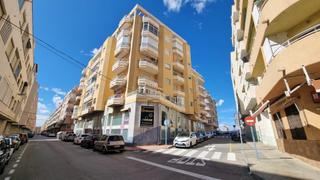 Apartment in Antonio Machado. Apartamento de 3 dormitorios a 500m.  de la playa  zona torrevie