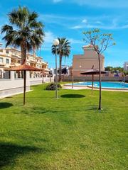 Casa adosada en Los Almendros. Adosado de 3 dormitorios con solárium privado y piscina comunita