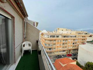 Attique à Avenida Habaneras - Curva de Palangre. Atico en torrevieja a 600 metros del mar, 2 habitaciones