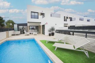 Chalet à Dolores. Chalet pareado de 3 dormitorios con piscina privada  zona dolore
