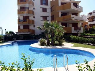 Appartement in Punta Prima. Apartamento de 3 dormitorios con vistas al mar y piscina comunit