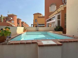 Xalet a Playa Flamenca. Chalet independiente de 3 dormitorios con piscina privada  zona