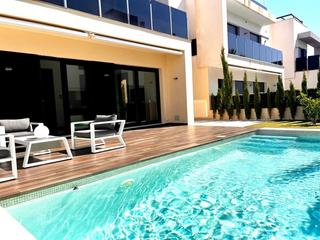 Chalet en Lomas de Cabo Roig - Los Dolses. Chalet independiente de 3 dormitorios con solárium y piscina pri