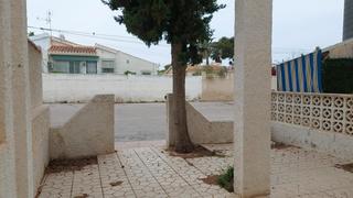 Casa adossada a Nueva Torrevieja. Adosado de 3 domitorios para reformar  zona aguas nuevas, torrev