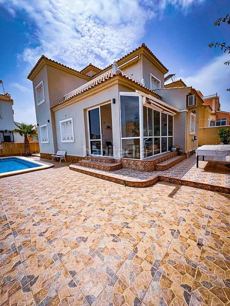 Foto 71209791-3f1e-46a5-bf07-ce9d94bc842d. Chalet  independiente de 4 dormitorios con piscina privada zona dehesa de campoamor en Orihuela