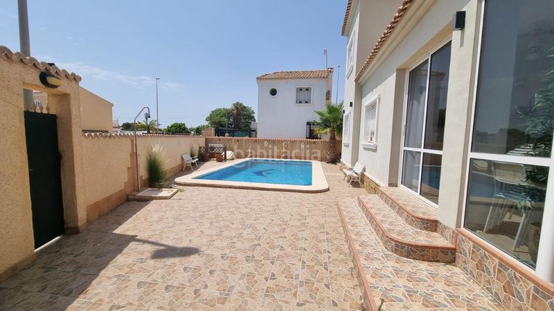 Foto bdf26c3e-4b6d-4da2-85be-ff3f1a36f24e. Chalet  independiente de 4 dormitorios con piscina privada zona dehesa de campoamor en Orihuela