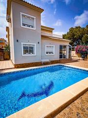 Xalet a Lomas de Cabo Roig - Los Dolses. Chalet independiente de 4 dormitorios con piscina privada  zona