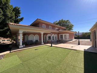 Chalet en Callosa de Segura. Villa de lujo de 7 dormitorios con 4.500m2 de parcela y piscina