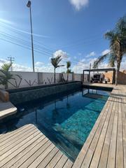 Xalet a Centro. Villa de 5 dormitorios sobre parcela de 850m2 con piscina privad