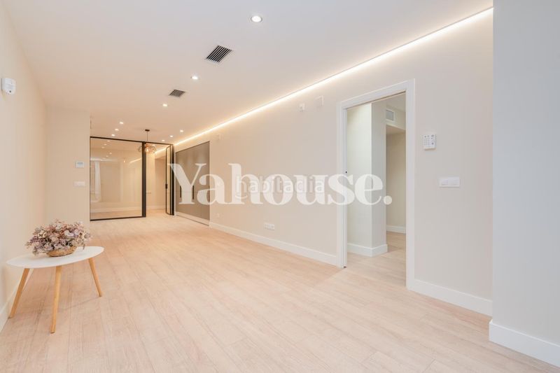 Foto eeaac513-7146-4532-a92d-da34e9745cf1. Planta baixa a Sant Gervasi - Galvany Barcelona