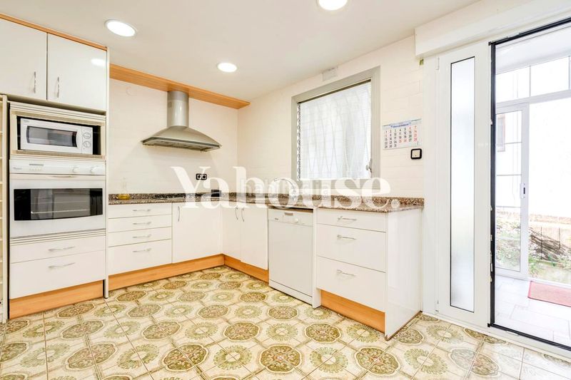 Foto c478f035-f110-445a-b2c0-05d3ff56bbb6. Planta baixa amb calefacció a La Font d´en Fargues Barcelona