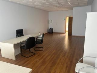 Lloguer Oficina a Sector Sur. Oficina totalmente instalada
