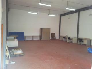 Nau industrial a Alcolea. Nave en dos plantas