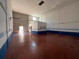 Nau industrial a Alcolea. ¡oportunidad única! nave totalmente equipada – ideal para invers