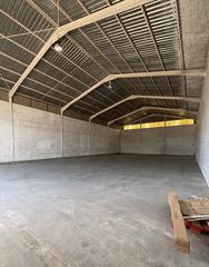 Miete Fabrikhalle in Sector Sur. Nave almacén con ubicación estratégica